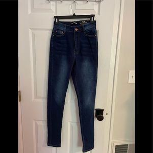 Fashion Nova First Pick High Rise Jeans. Size 7/8.